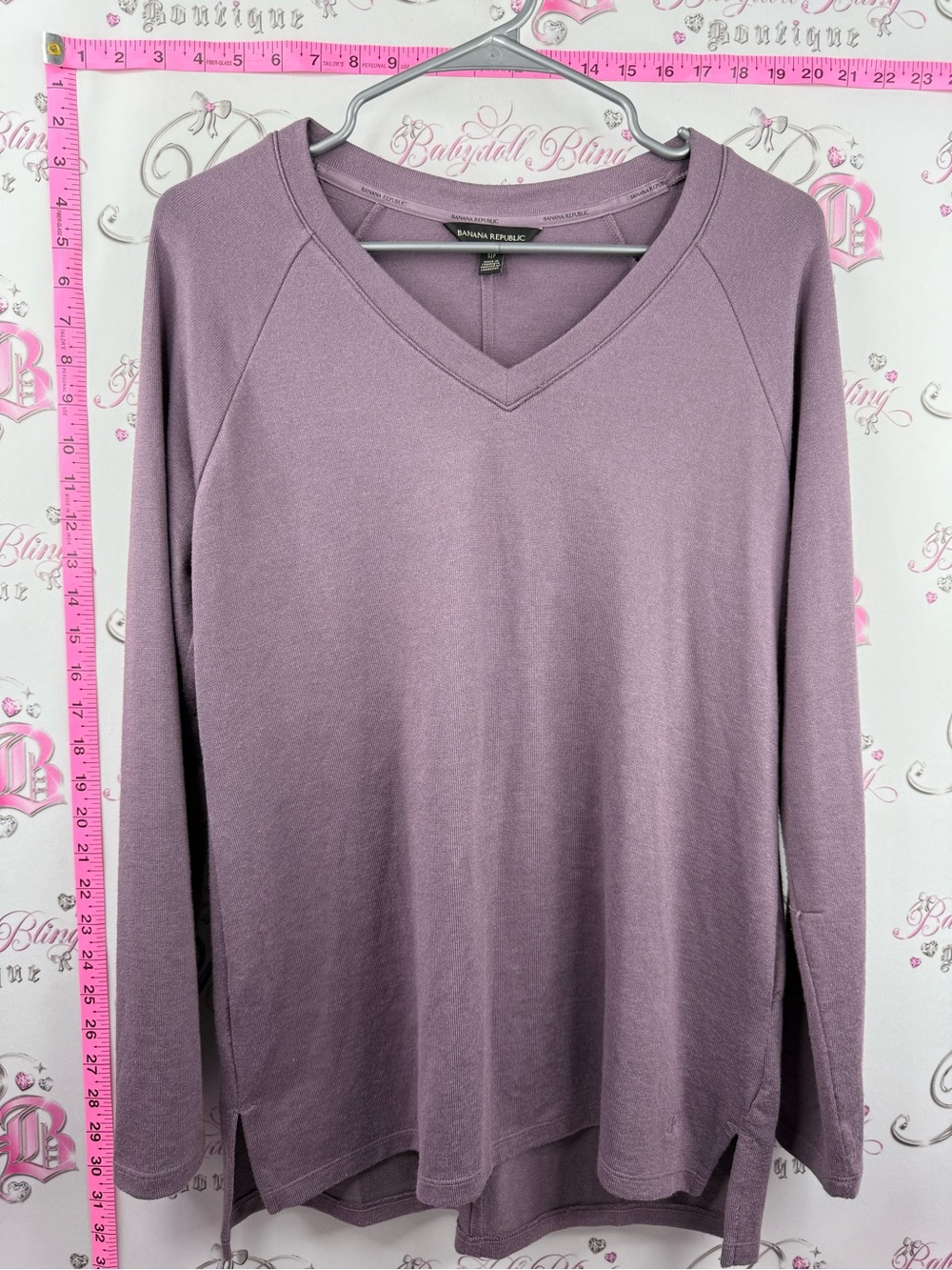 Banana Republic Lavender V-Neck Long Sleeve Pullover